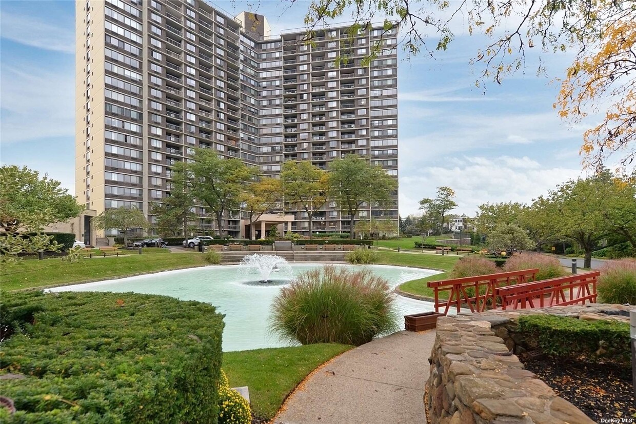 Primary Photo - 1 Bay Club Dr