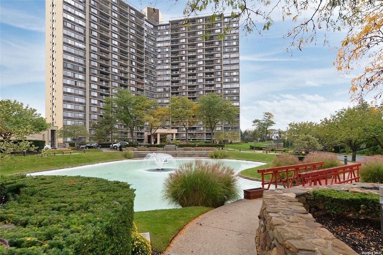 Primary Photo - 2 Bay Club Dr