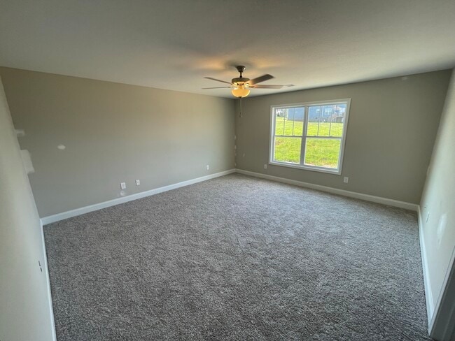 Building Photo - 328 Broadberry Ave