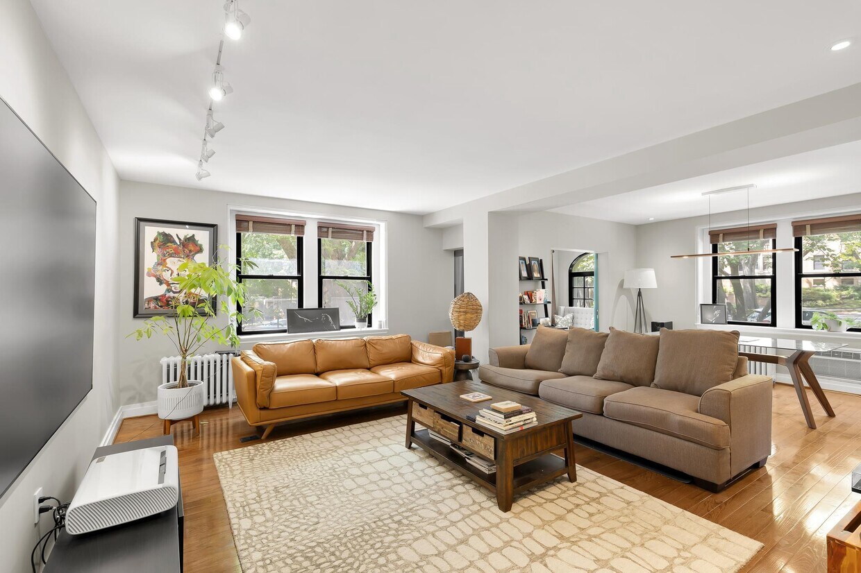 Foto principal - 4701 Connecticut Ave NW