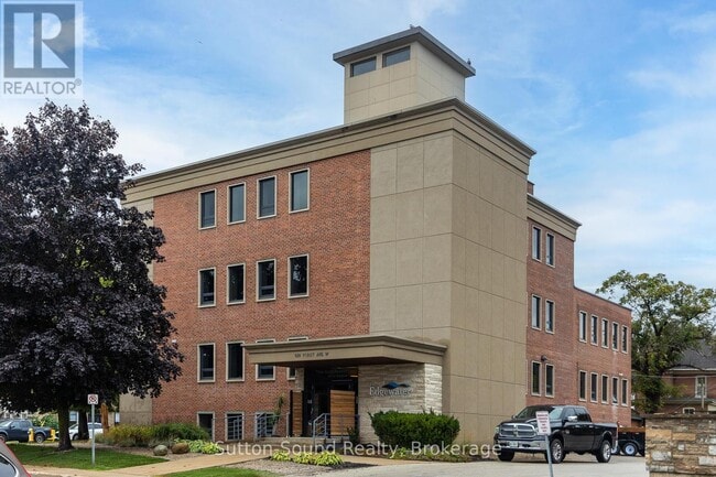 Building Photo - 920 1st Ave W