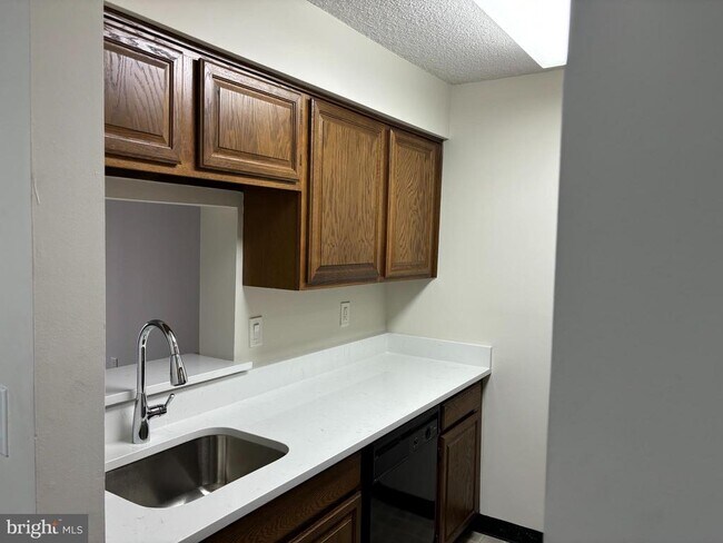 Foto del edificio - 1222 Ravens Crest Dr