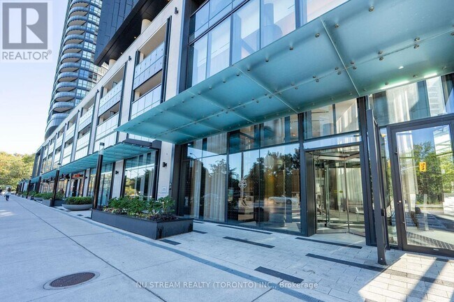 Photo du bâtiment - 575-2575 Bloor St E