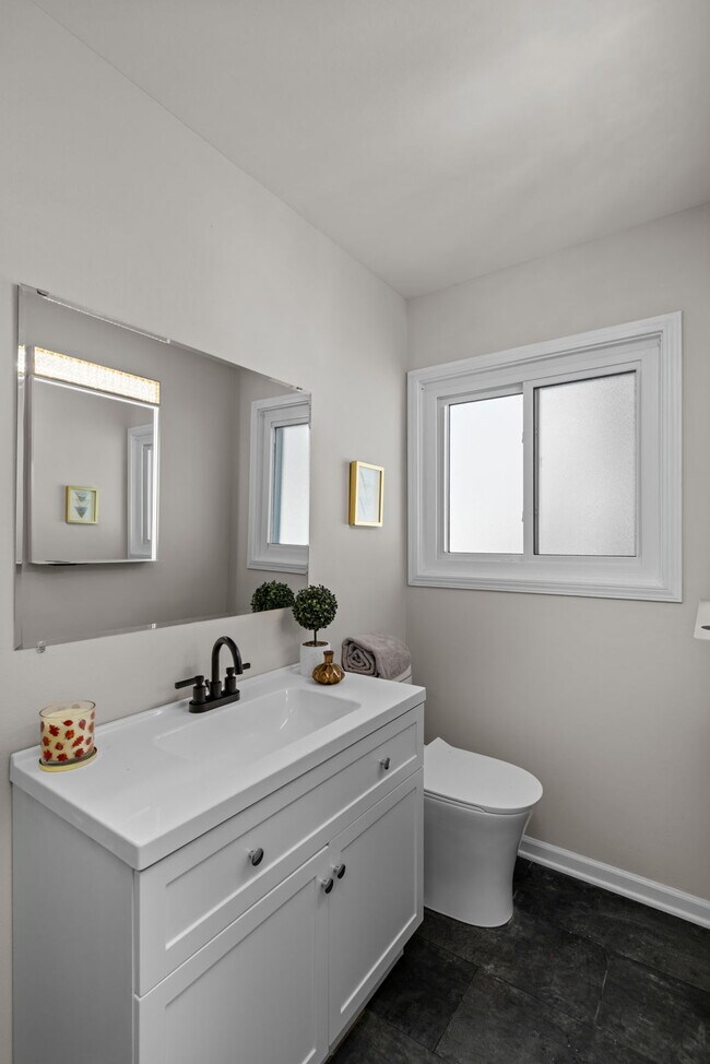 Foto del edificio - 1655 Fenmore Dr