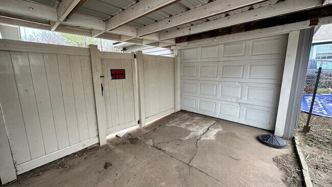 Foto del edificio - 802 N Kickapoo Ave