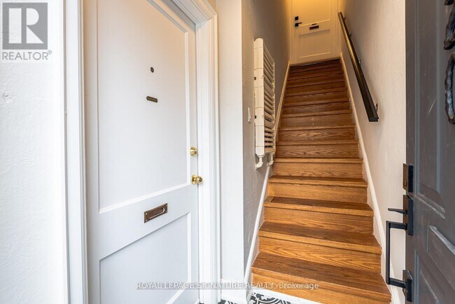 Photo du bâtiment - 20 Strathgowan Ave