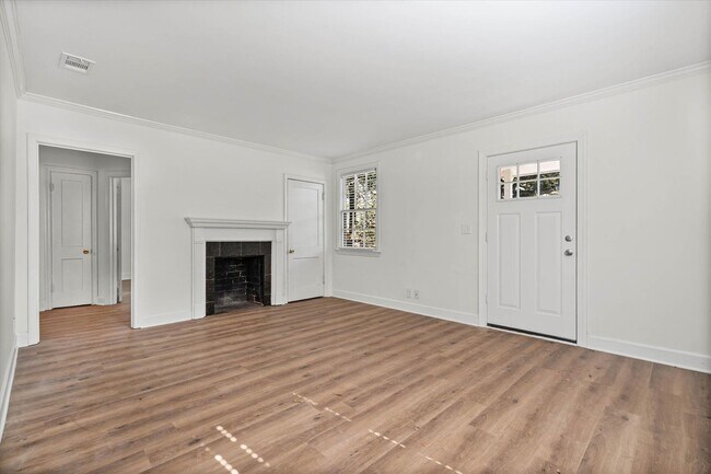 Foto del edificio - Three Bedroom Cottage in Country Club Village