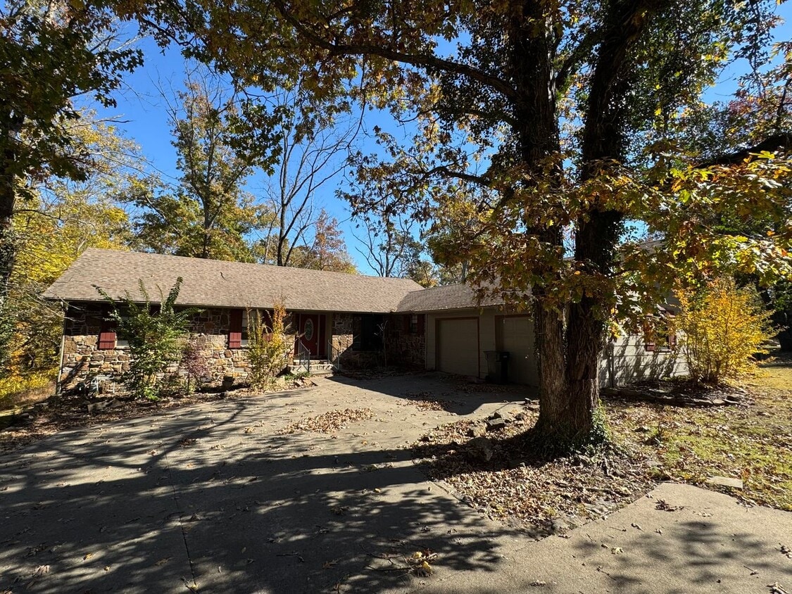 Primary Photo - 23 N Howard Pl