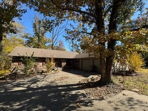 Building Photo - 23 N Howard Pl