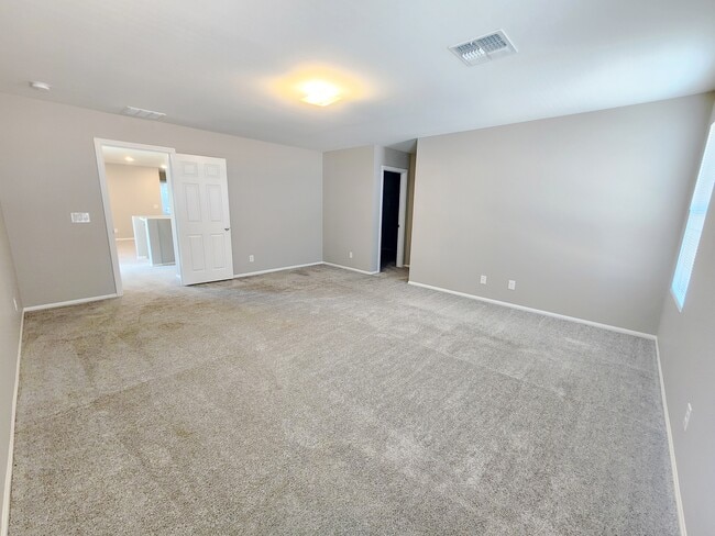 Building Photo - 5574 Autumn Cliffs Way