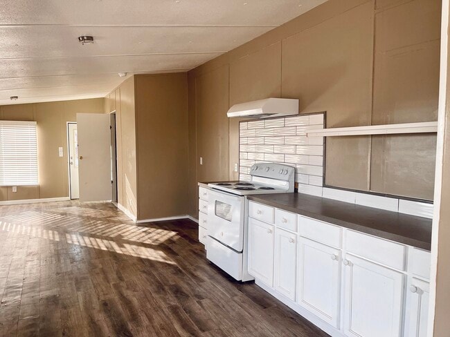 Building Photo - 301 Vida Bonita Way