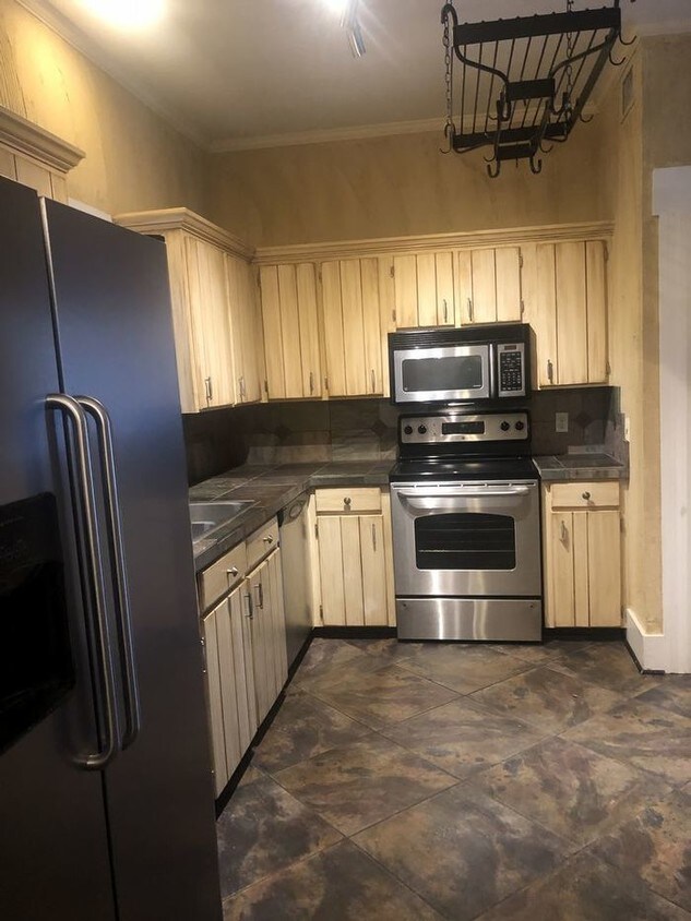 Primary Photo - 2 Bedroom Townhouse in great location