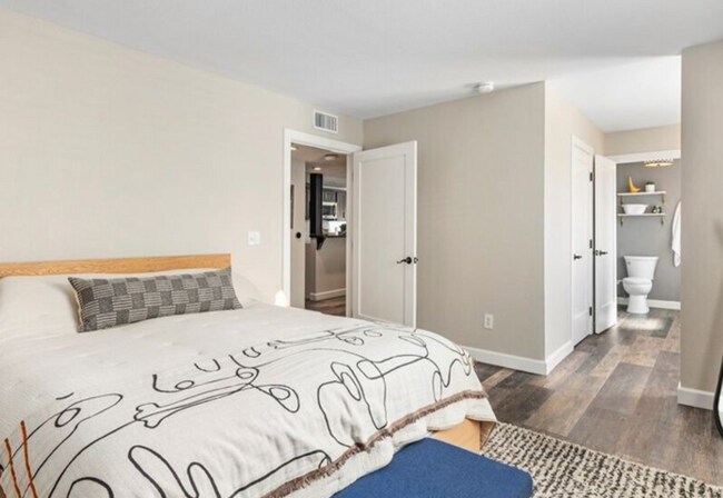 Foto del edificio - 2135 E 4th St