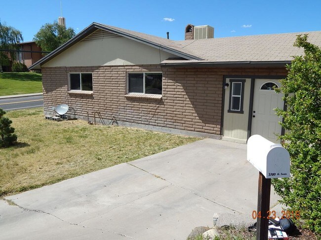 Parking - 3700 N Swan St