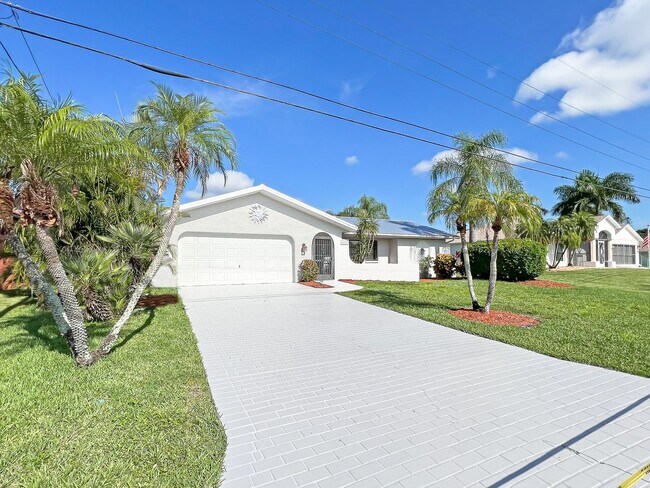 Building Photo - Boat Dock Gulf Access Pool Home!