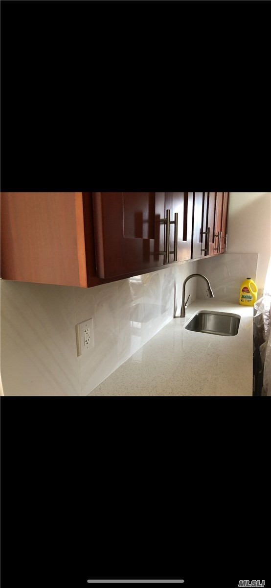 Foto del edificio - 200-21-200-39 39th Ave