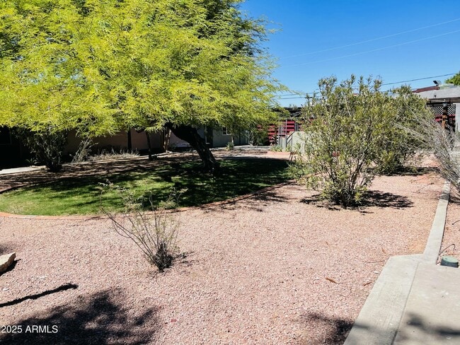 Building Photo - 602 E San Juan Ave