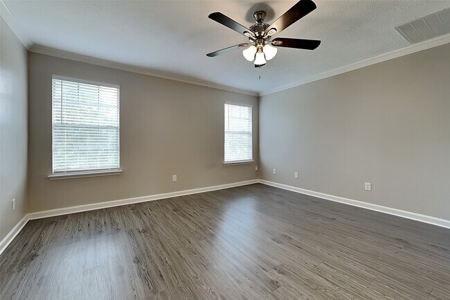 Foto del edificio - 2203 Pincher Creek Dr
