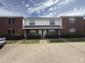 Building Photo - 705 S Amy Ln