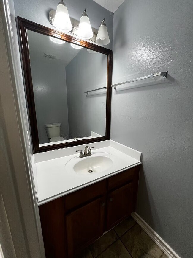 Building Photo - 1013 Ruthven St