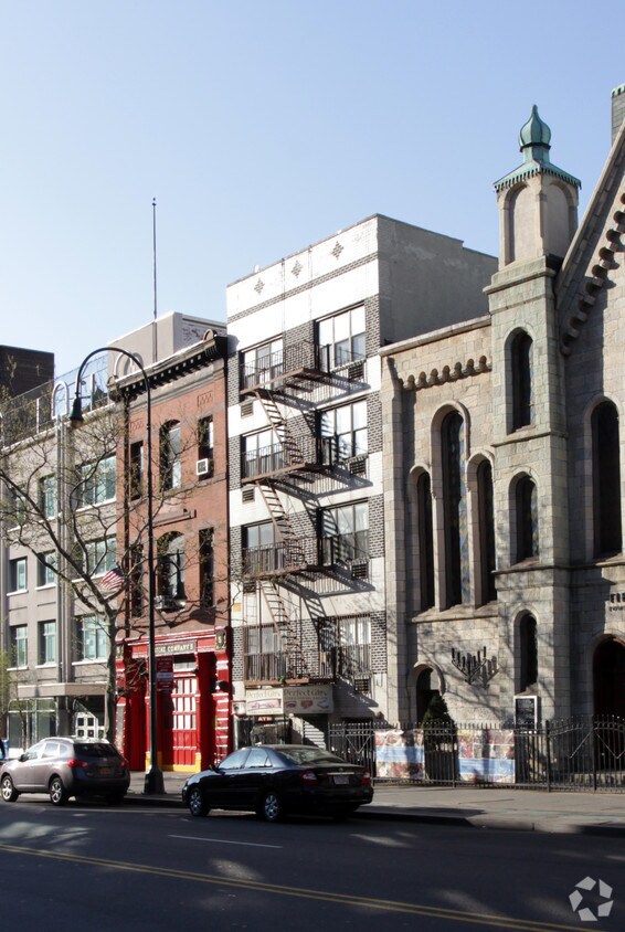 Building Photo - 338 E 14th St