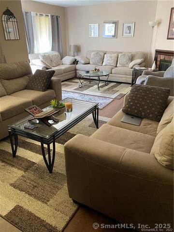 Foto del edificio - 630 Longfellow Dr