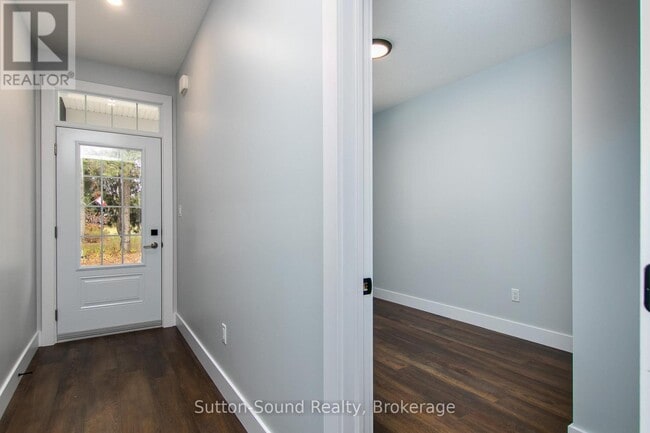 Building Photo - 202 Queen St W