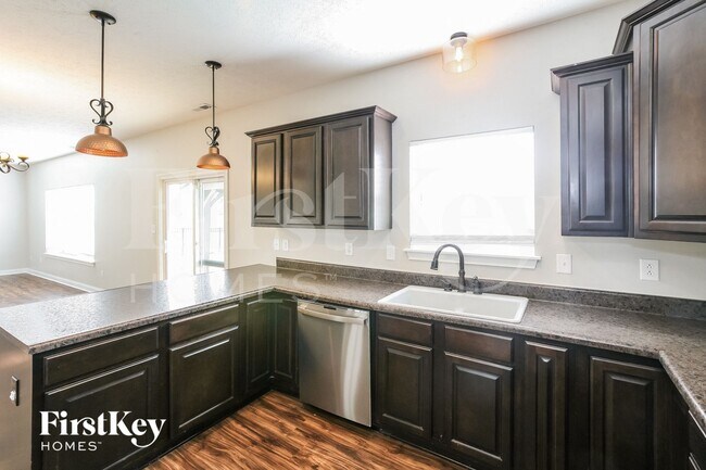 Building Photo - 2135 Woodfield Dr