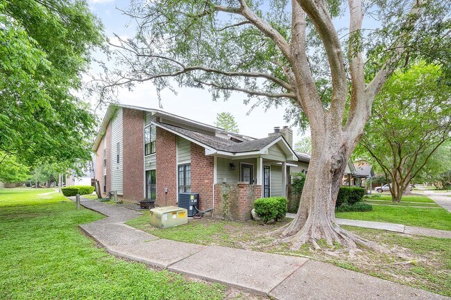 Building Photo - 5518 Moorstone Dr