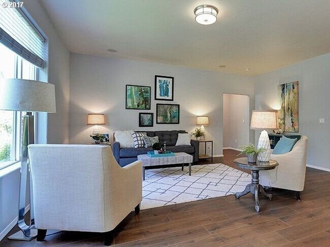 Foto del edificio - Beautiful 4 bedroom/2.5 bath Home in Newberg
