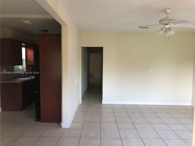 Foto del edificio - 1571 NE 176th St