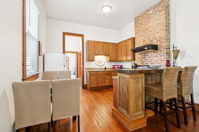 Building Photo - 310 S Pierce St