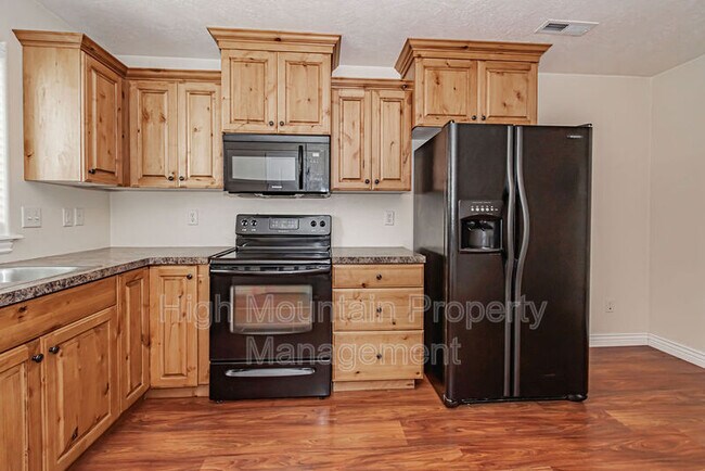 Foto del edificio - 584 Sunflower Rd