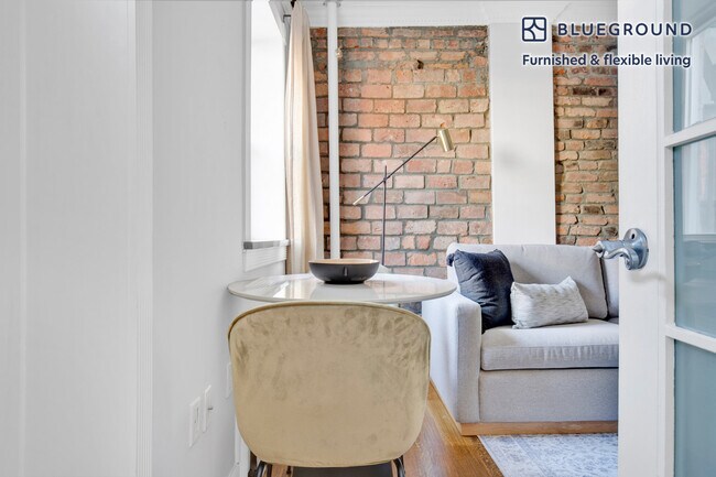 Foto del edificio - 229 1st Ave