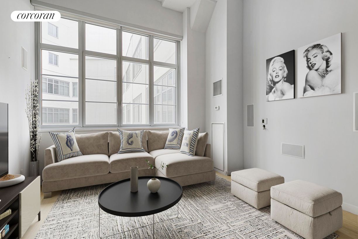 Foto principal - 2728-28 Thomson Ave