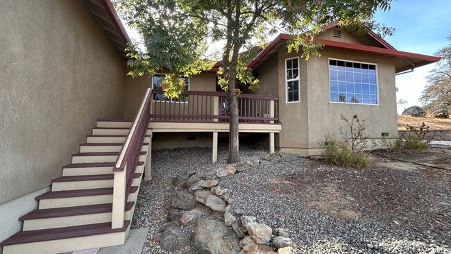 Building Photo - 345 Live Oak Dr