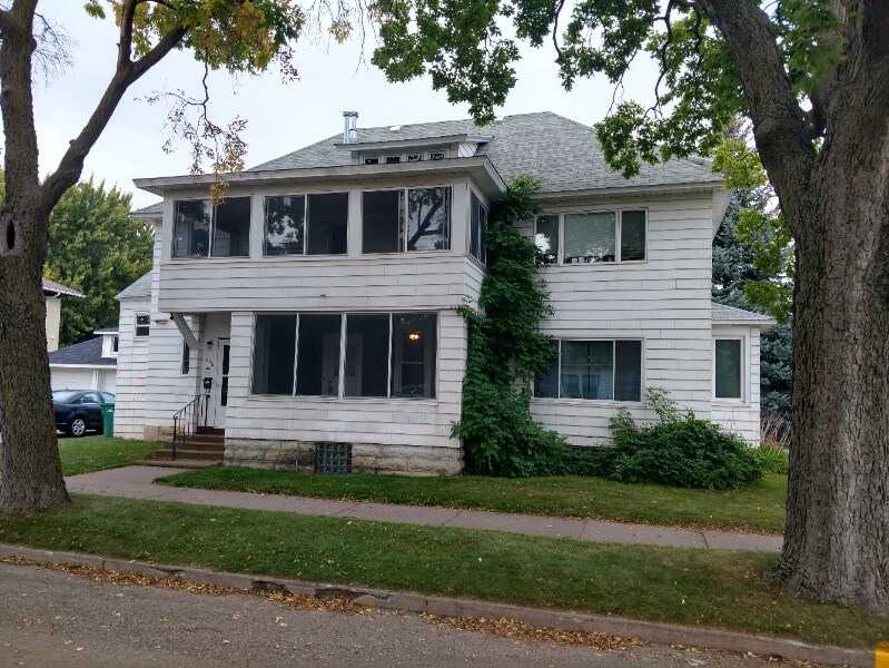 427 Grand St, Winona, MN 55987 Room for Rent in Winona, MN