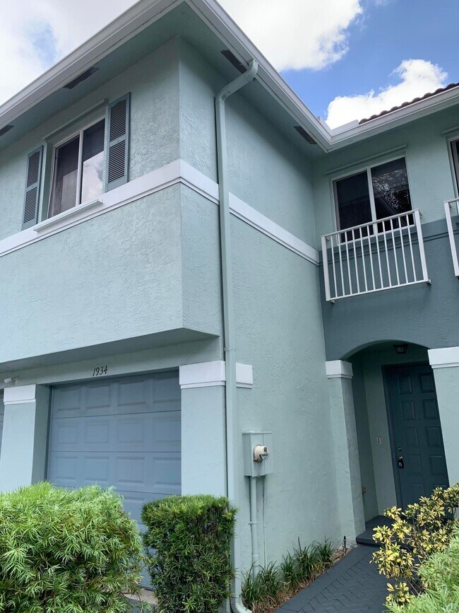 Foto del edificio - 1934 Gardenia Ct