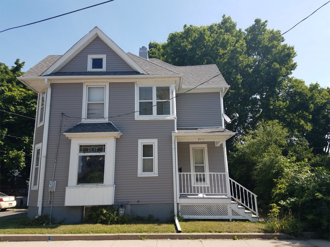 Primary Photo - 211 Franklin Pl