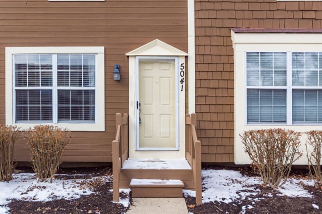 Building Photo - 5041 Stoneybrook Blvd