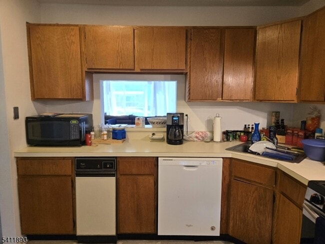 Building Photo - 27 Woodward Ln