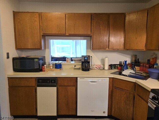 Foto del edificio - 27 Woodward Ln