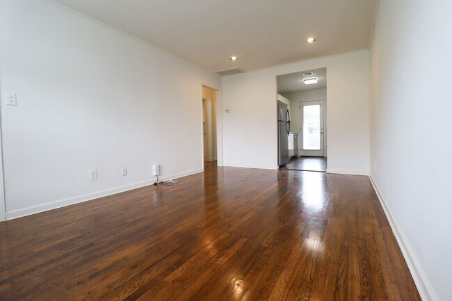 Foto del edificio - Beautiful Brookside duplex unit - NO PETS