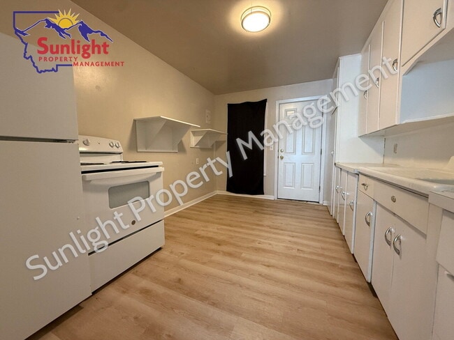 Building Photo - Affordable 2 Bed 1 Bath Apartment For Rent Laurel, MT