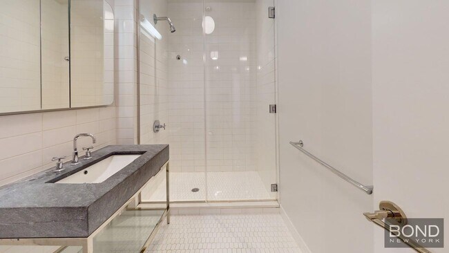 Foto del edificio - 452 Broome St