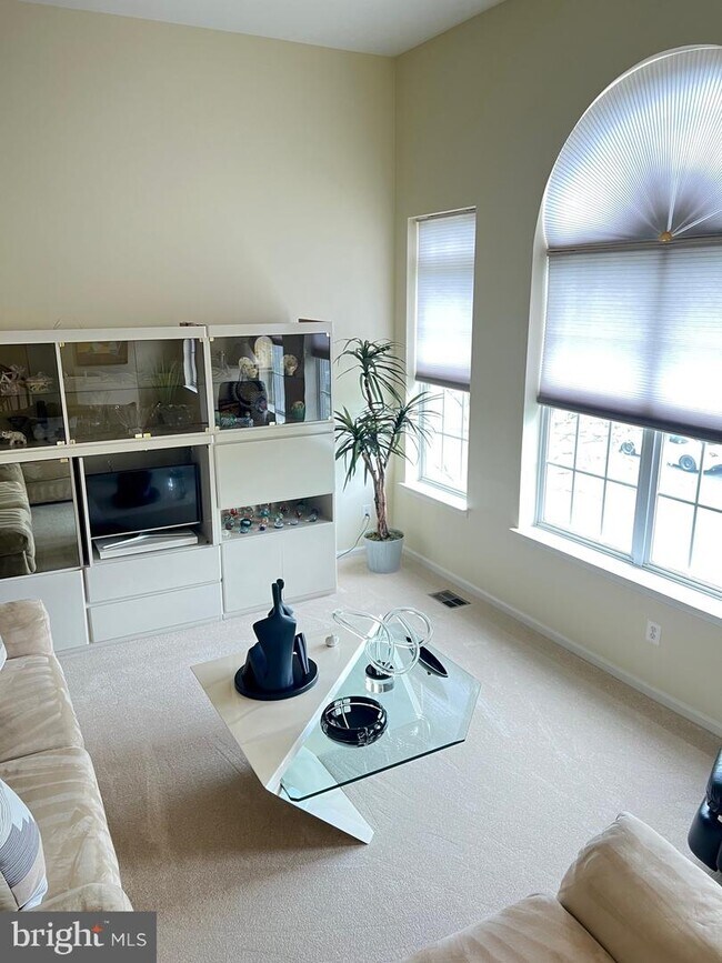 5013 Anchorstone Dr, Woodbridge, VA 22192 Townhouse for Rent in