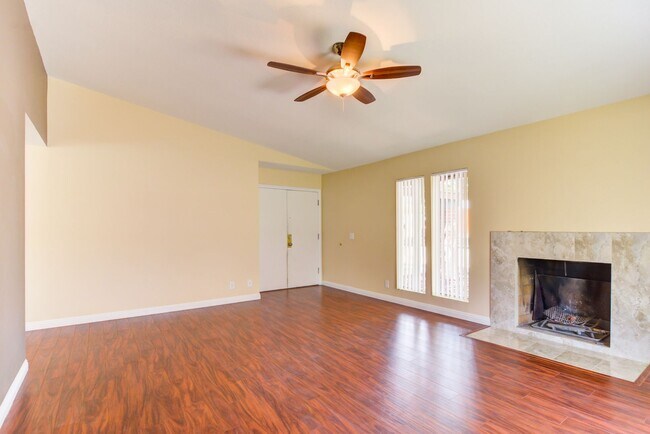 Foto del edificio - 5221 Percheron St