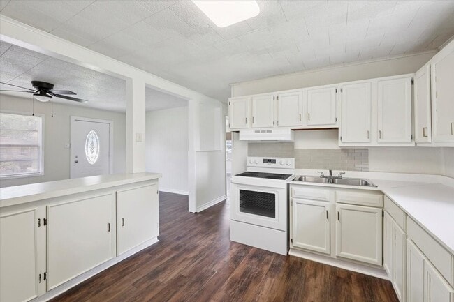 Building Photo - 3811 Dunn Ave