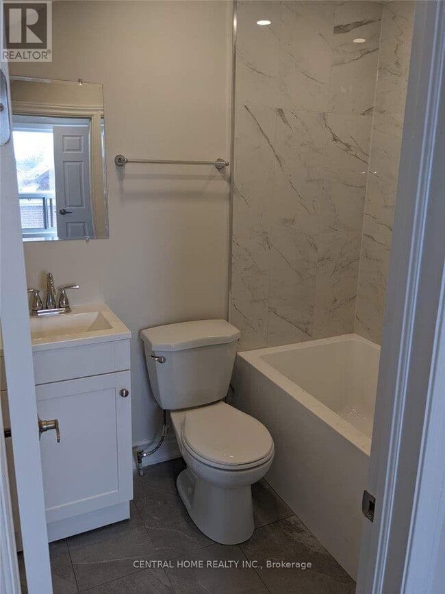 Photo du bâtiment - 714 Lansdowne Ave