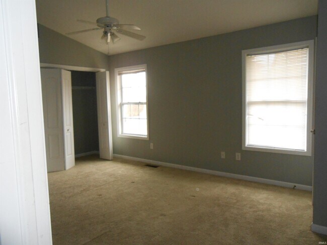 Building Photo - 1250 W Adams Hill Cir